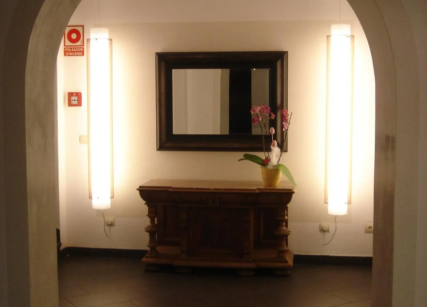Hotel Carmen Roses 3*,